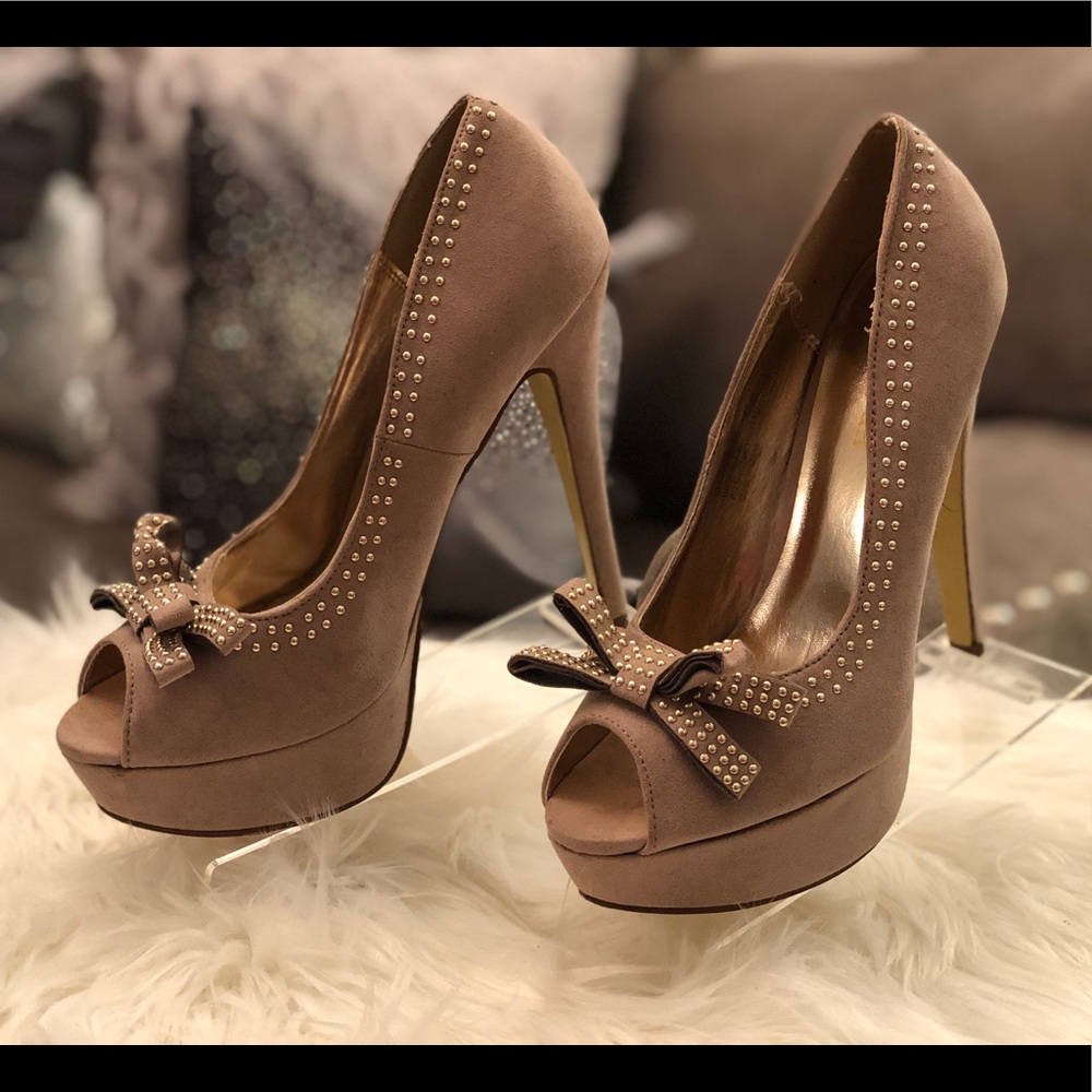 CATHYJEAN Taupe Gold studs Peep Toe Platforms NWOT